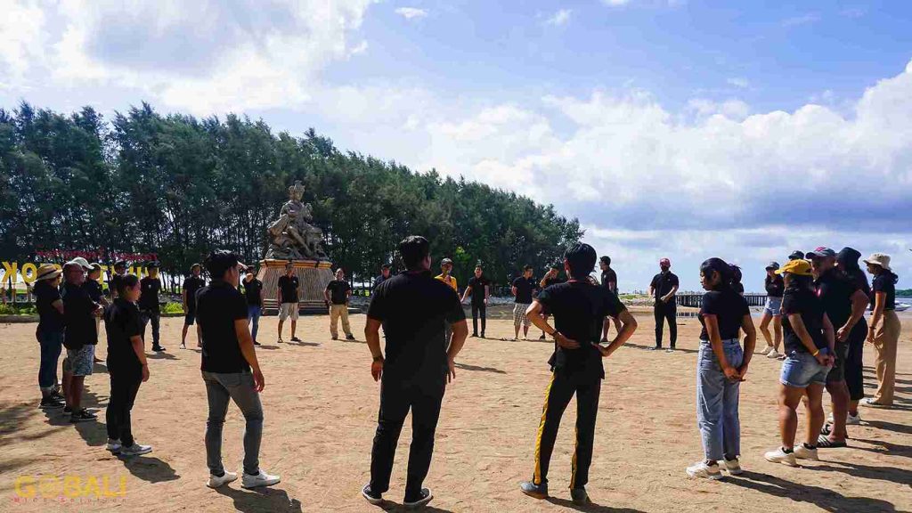 Team Building + Csr di Pantai Bali